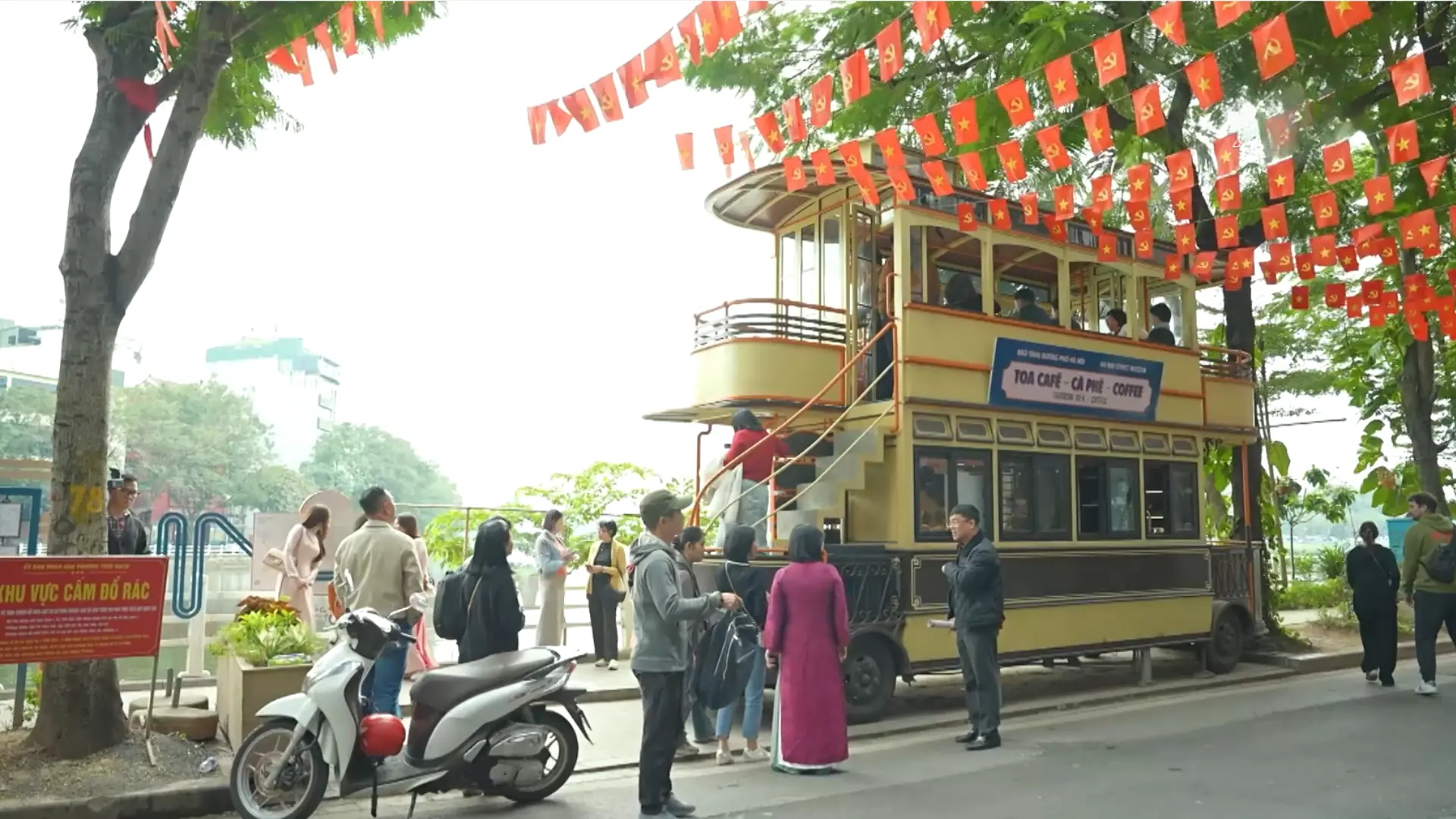 Tour ‘Hà Nội - Chạm miền ký ức’  bên hồ Trúc Bạch | Hà Nội đến để yêu | 08/01/2026